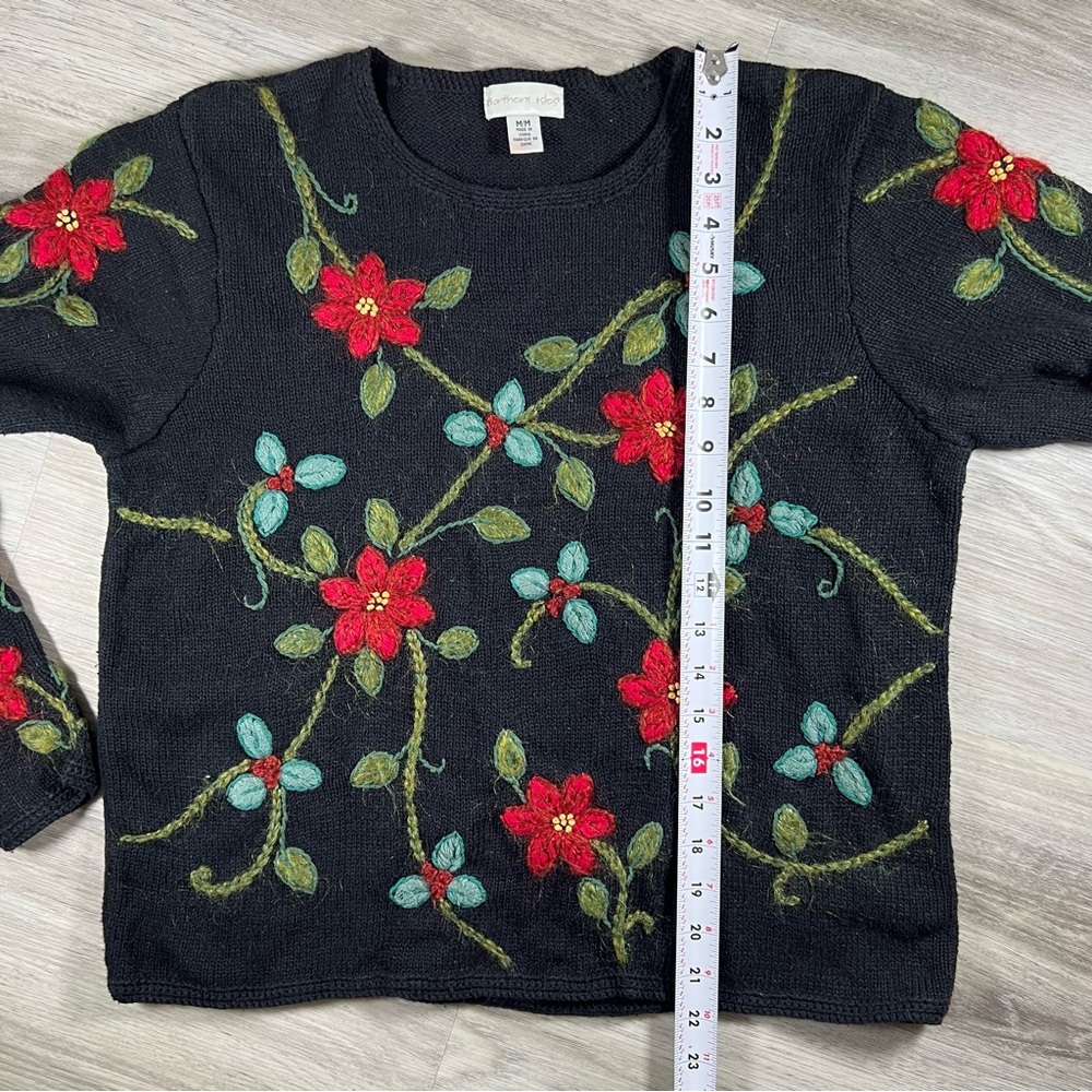 Vintage Northern Isles Floral Embroidered Black Sweater, Size Medium - Picture 7 of 8